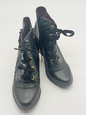 Spring Step Black Lace-Up Ankle Boots with Dark Green Panels SUFI 38